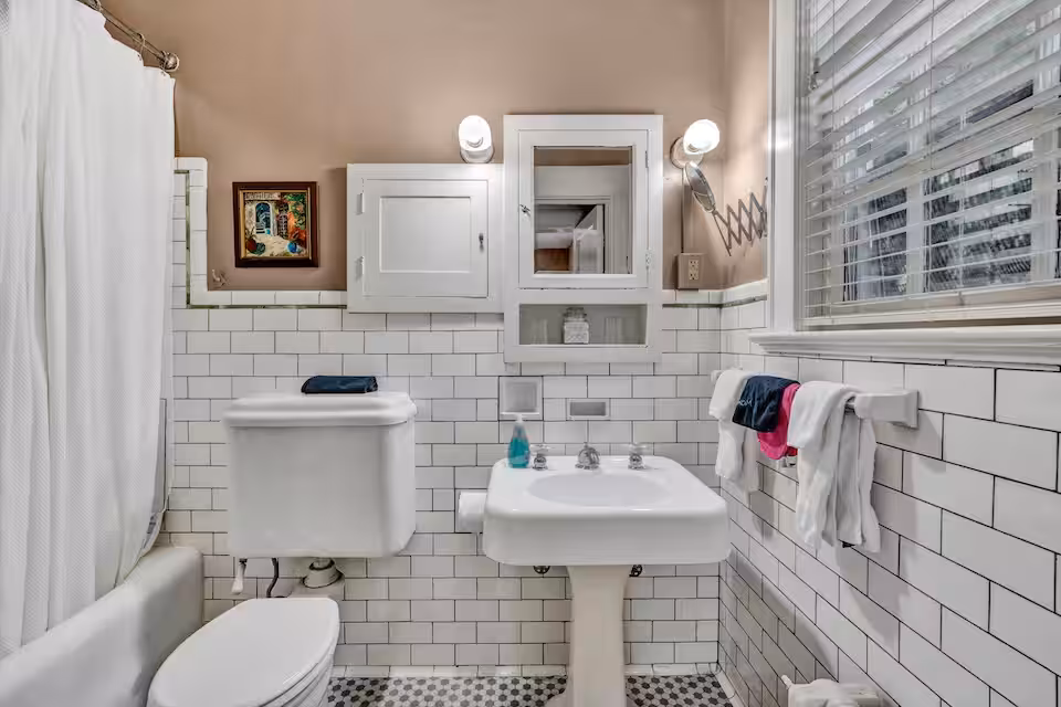 Suite 2 Bathroom