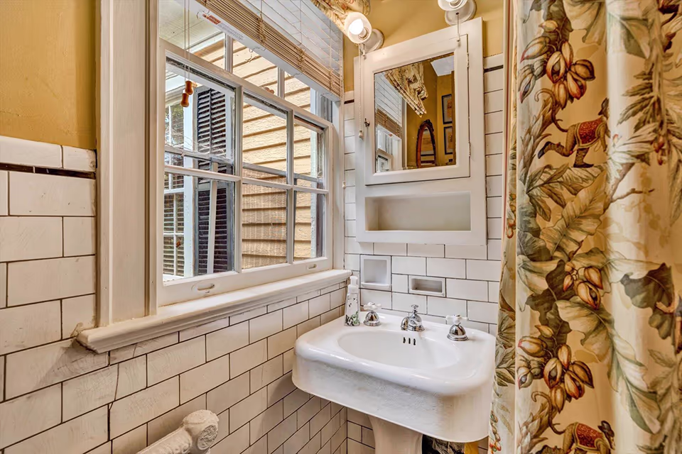 Room 3 bathroom